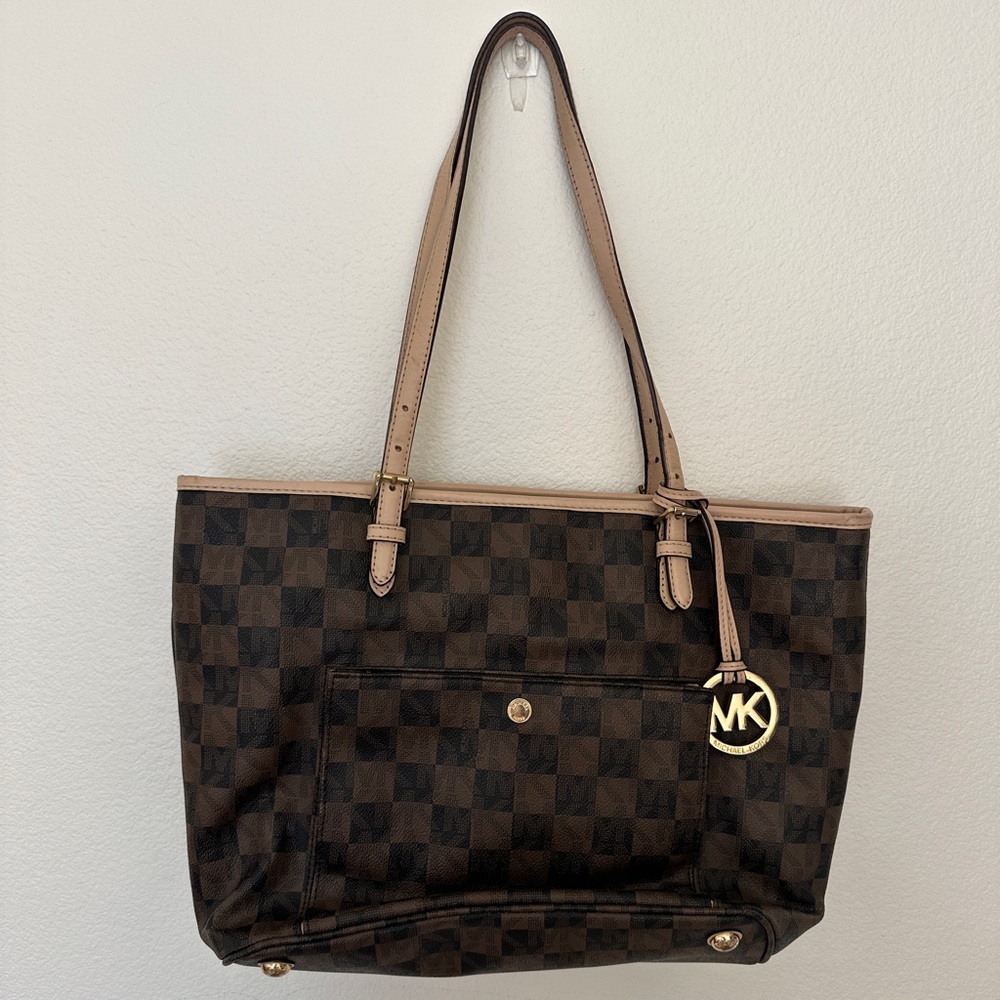 MICHAEL MICHAEL KORS
Voyager Medium Logo Tote Bag